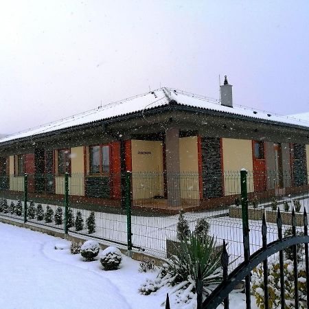 BešeňováElejan公寓 外观 照片